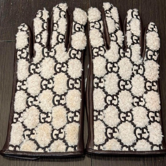 Gucci Brown Leather Embossed Monogram GG Gloves - Picture 2 of 5